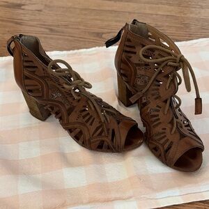 naughty monkey Brown Cutout Lace-Up Peep-Toe Block Heel Sandals
